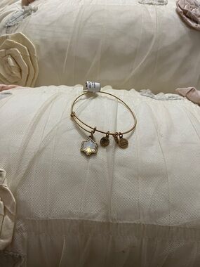 Alex and Ani Flower Charm Expandable Bracelet with Mother-of-Pearl Accent
